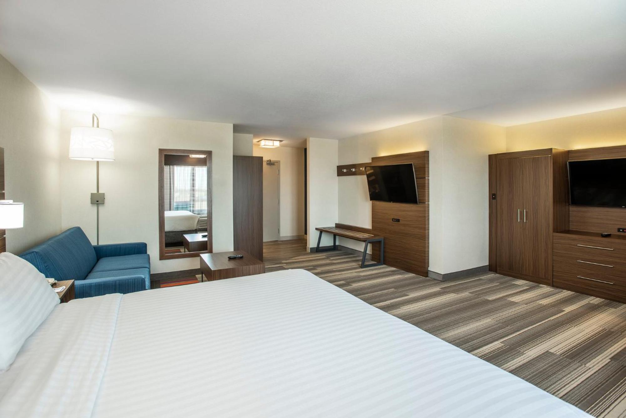 King Suite with Sofa Bed,1453527124:JPEG